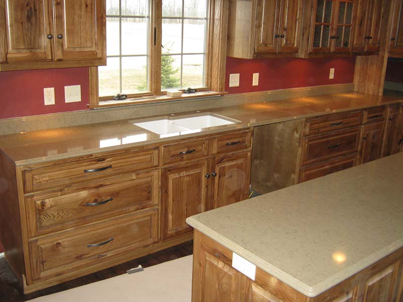 Liscia Quartz looks great with knotty pine cabinets.