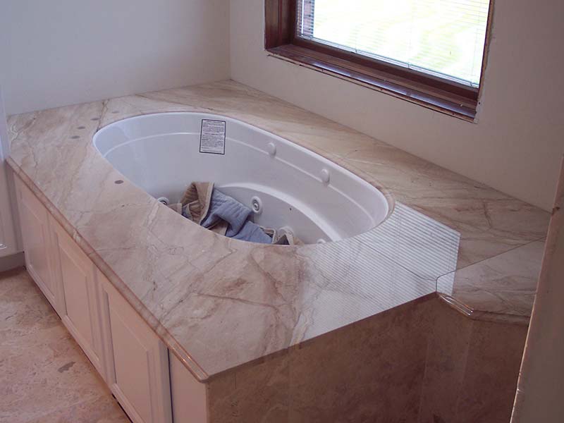 Daino Realle Marble bathtub surround